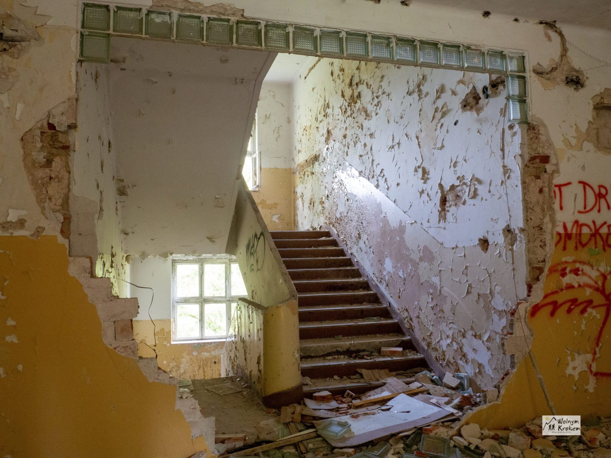 Opuszczony poradziecki szpital w Legnicy - zabytek, który znika w oczach