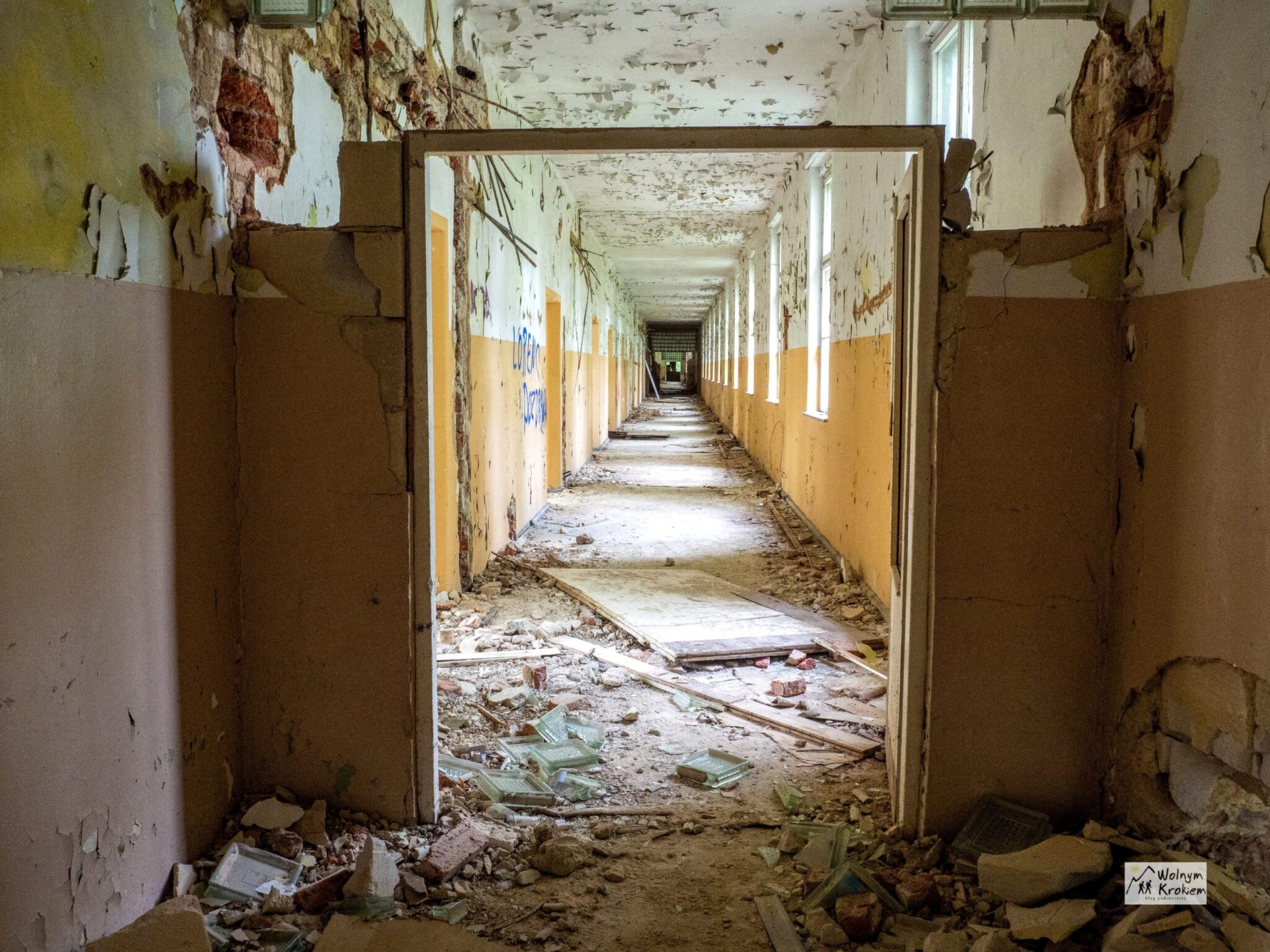 Opuszczony poradziecki szpital w Legnicy - zabytek, który znika w oczach