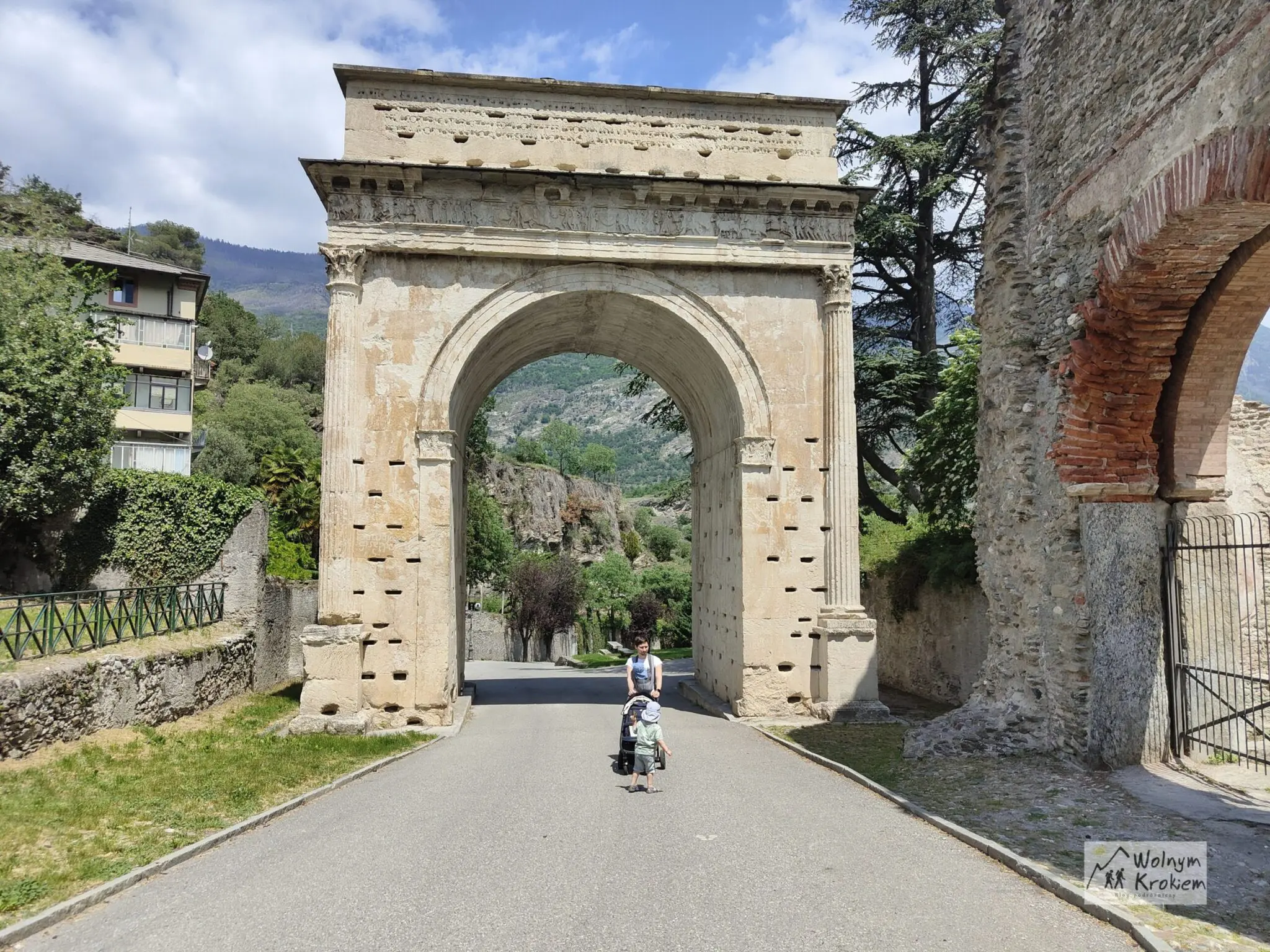 Susa - będąc w Turynie musisz je odwiedzić - piękne włoskie miasteczko pośród Alp