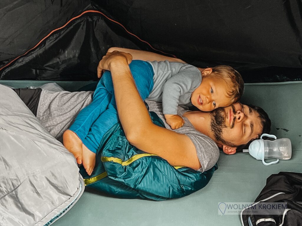 Jak przygotować się do biwakowania pod namiotem? Przewodnik dla początkujących