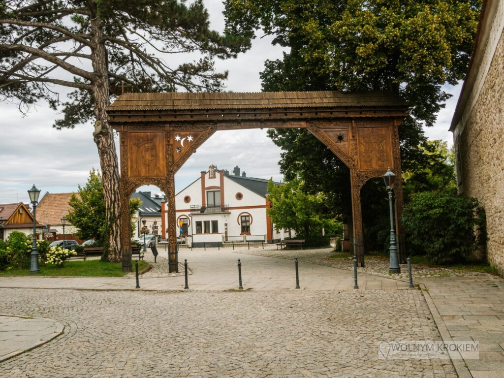 Brama Seklerska w Starym Sączu wybudowana z okazji kanonizacji św. Kingi