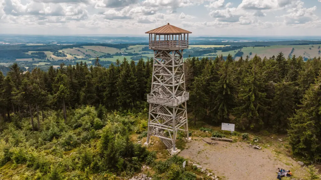 Wieża widokowa na górze Czerniec z drona DJI Mini 2
