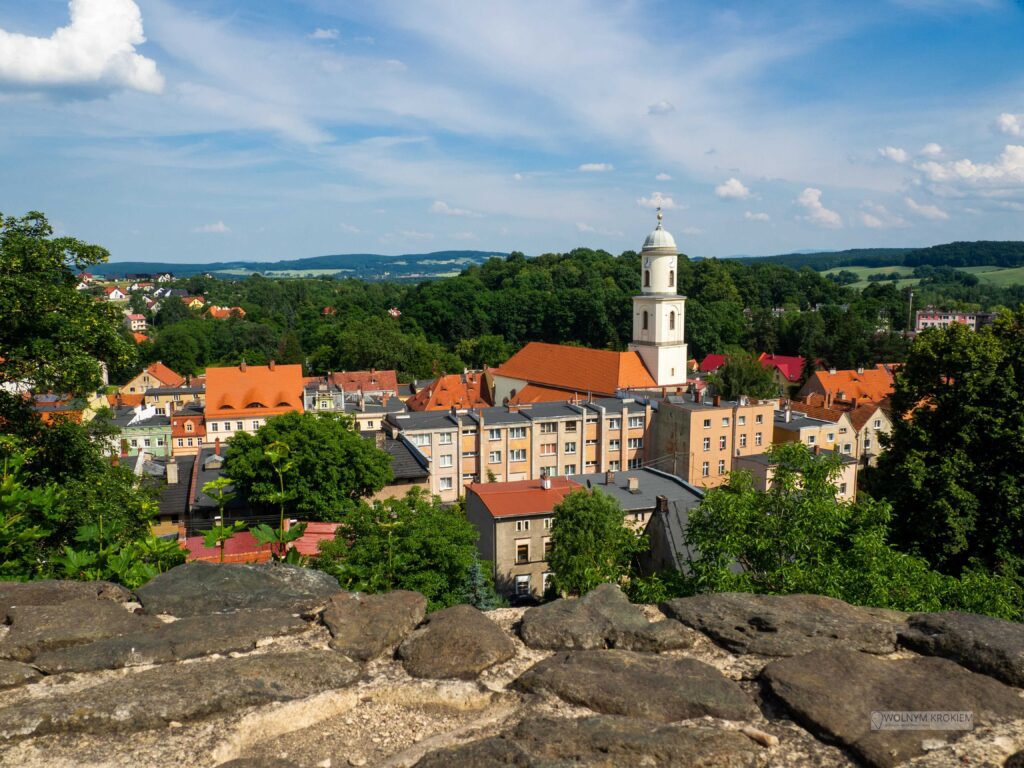 Majówka na Dolnym Śląsku - gdzie pojechać by nie było tłumów? 38 Bolków widok z zamku Bolków