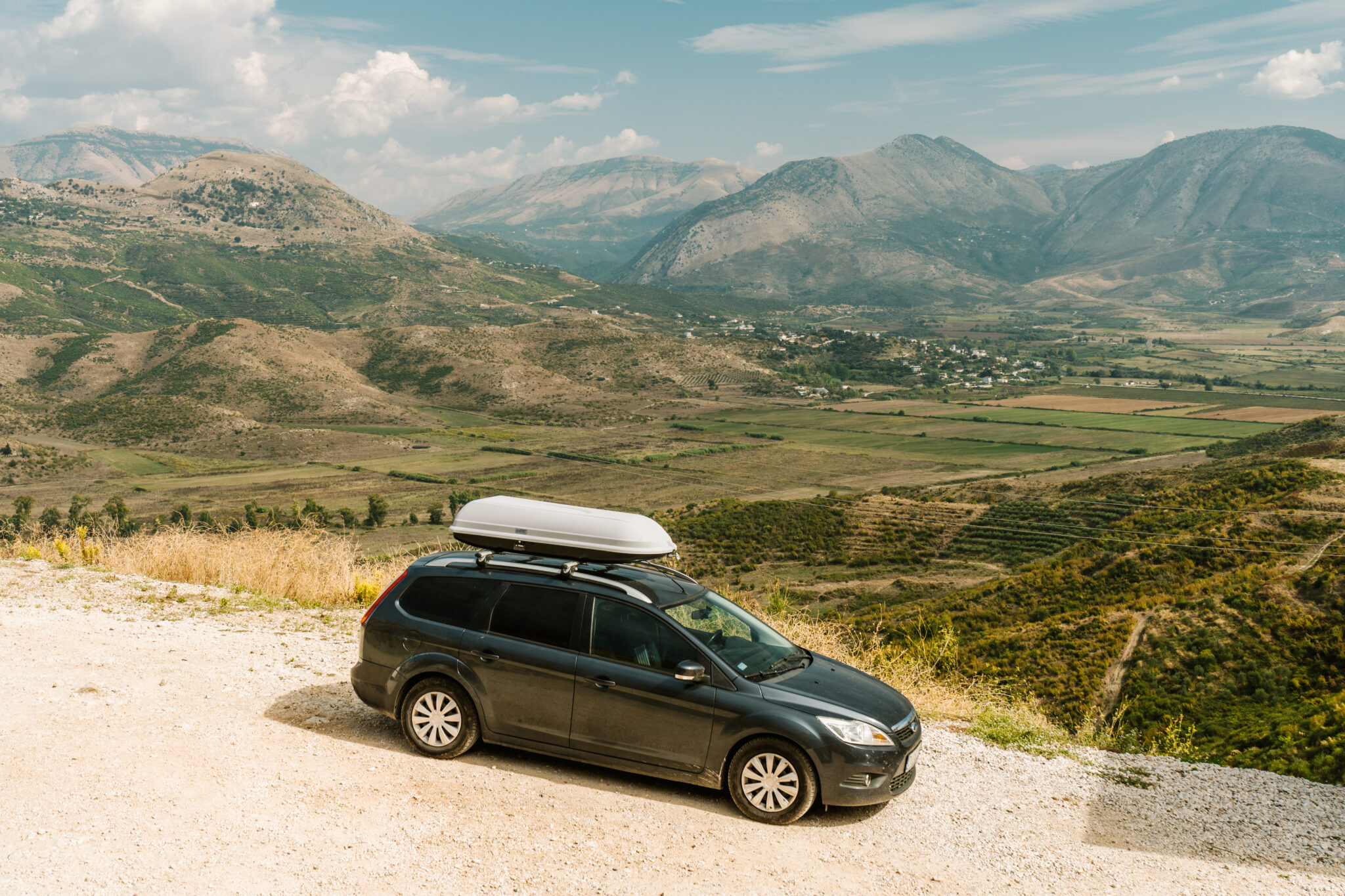 Wypożyczenie samochodu w Albanii - fotelik dla dziecka, ubezpieczenie i porady