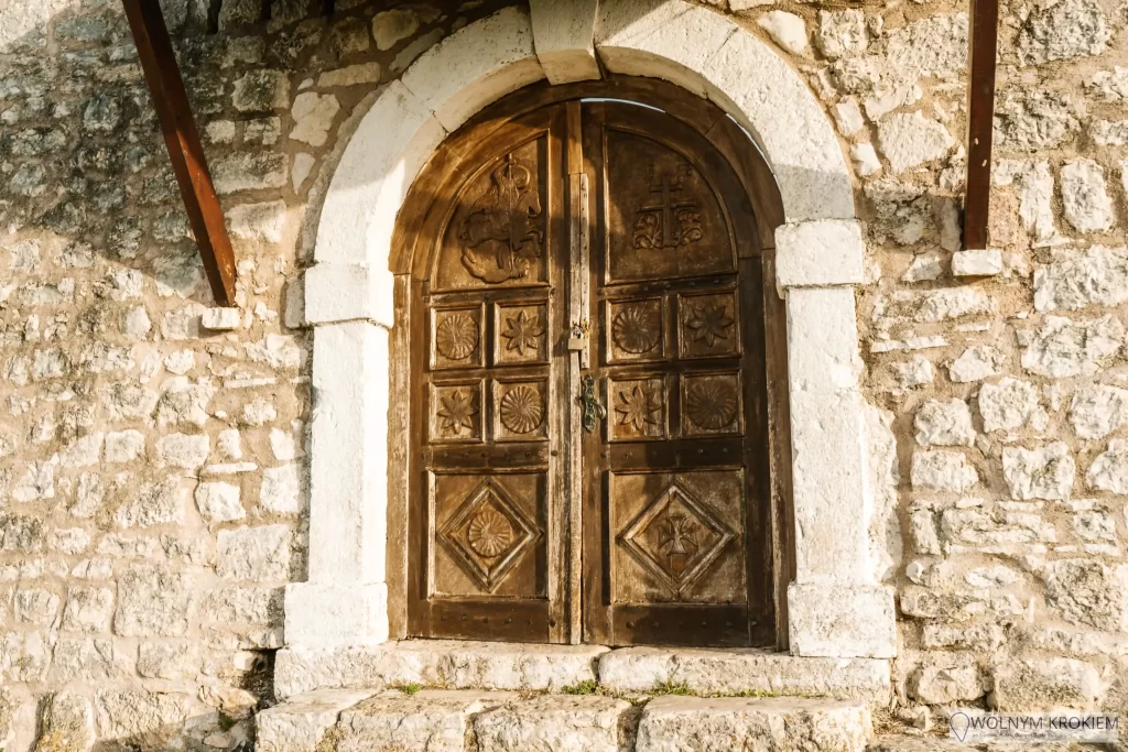 Drzwi do klasztoru św. Jerzego Sarada